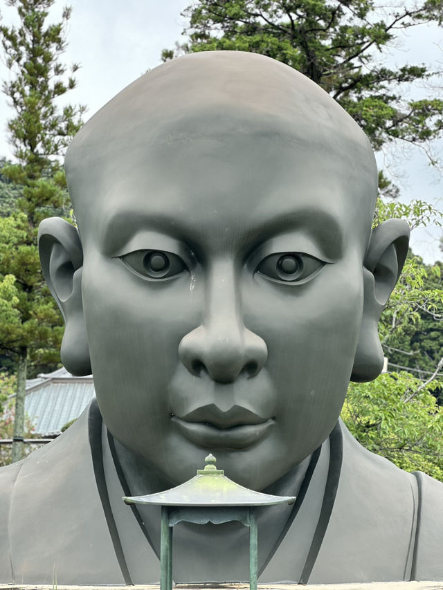 【茨城】そびえ立つ顔だけの像
