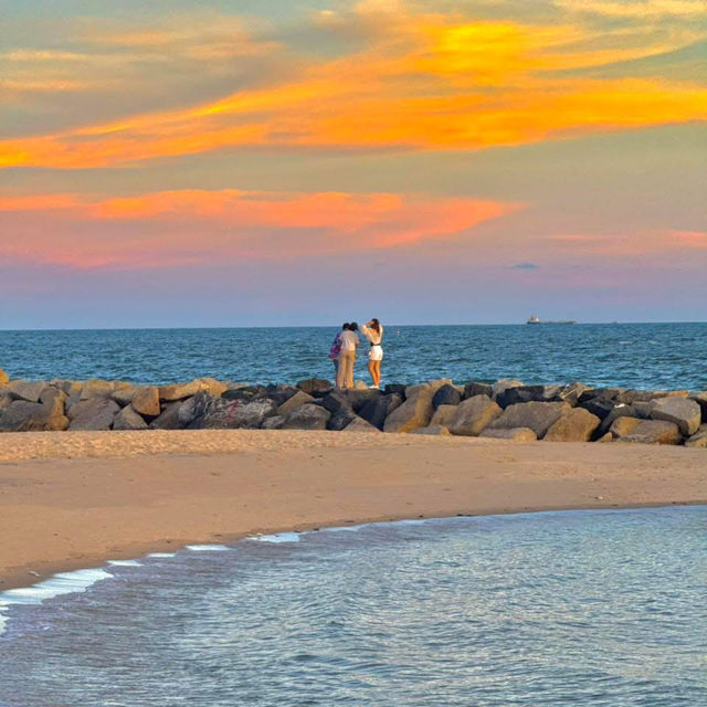 นั่งชิลๆริมทะเลระยอง โคตรฮีลใจ🧡🌊