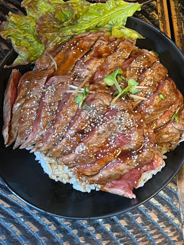 [레드락] 부드럽게 녹는 로스트비프동과 프 스테이크동🥩🍚 