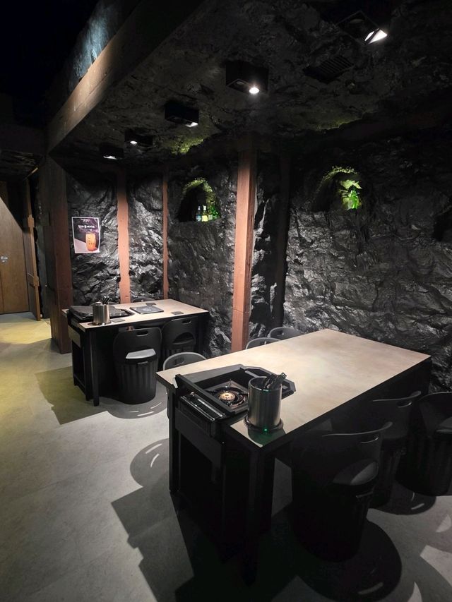 旺角🪨岩石洞穴濟州韓式燒肉店