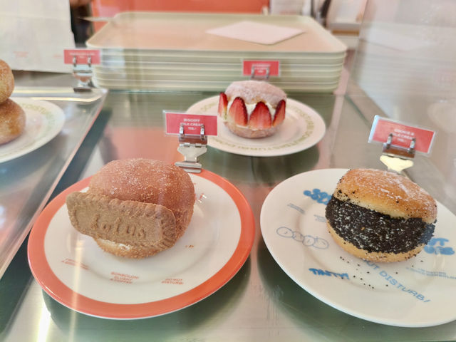 曼谷| 甜點控請收藏曼谷超可愛多拿滋店Donut Disturb 藏身Ari文青社區，拍照打卡100分！