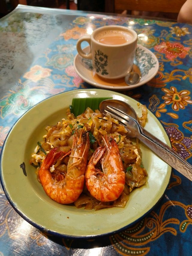 Savoring Tradition at Loong Fong Café