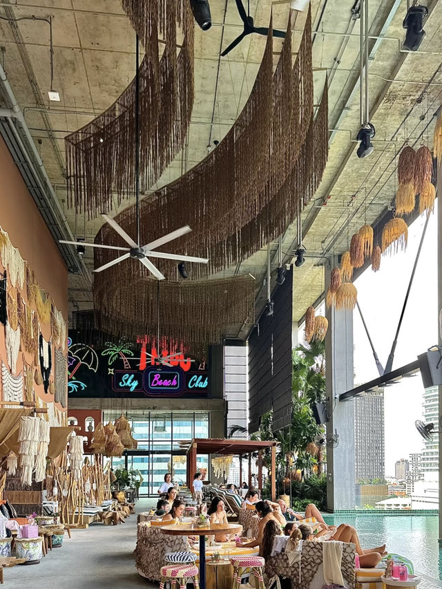 曼谷網紅泳池咖啡店💕TRIBE Sky Beach Club