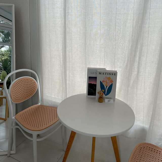 New Day Cafe Bakery Space อ่างทอง