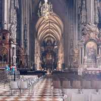 ☀️🏰 *Summer Splendor at St. Stephen's Cathedral: Vienna's Gothic Masterpiece* ✨
