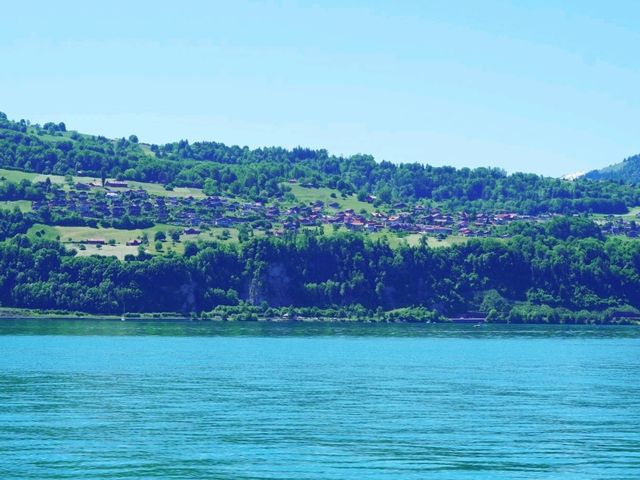🌊 Lake Thun – A Mirror Between the Alps and the Sky
