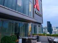 Bangkok Marriott Hotel The Surawongse สระน้ำสวยมาก