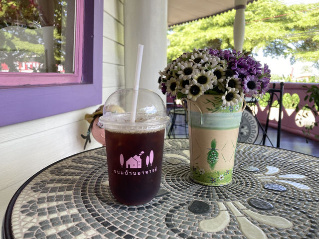 ’ขนมบ้านอาจารย์‘ ร้านน่ารักขนมของฝากอร่อย 