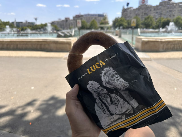  【LUCA Unirii｜ブカレストで人気のベーカリーチェーン】 サクふわ食感と素朴な味がクセになる！