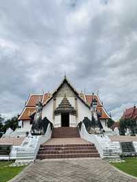 タイにある“愛をささやく”壁画