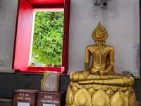 กราบขอพรหลวงพ่อโบสถ์บน  ย่านเจริญนคร  