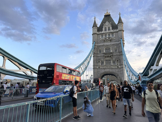【タワー・ブリッジ｜ロンドンを象徴する名橋とその風景】