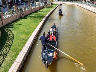 Gondolas and riverside walks in Türkiye..