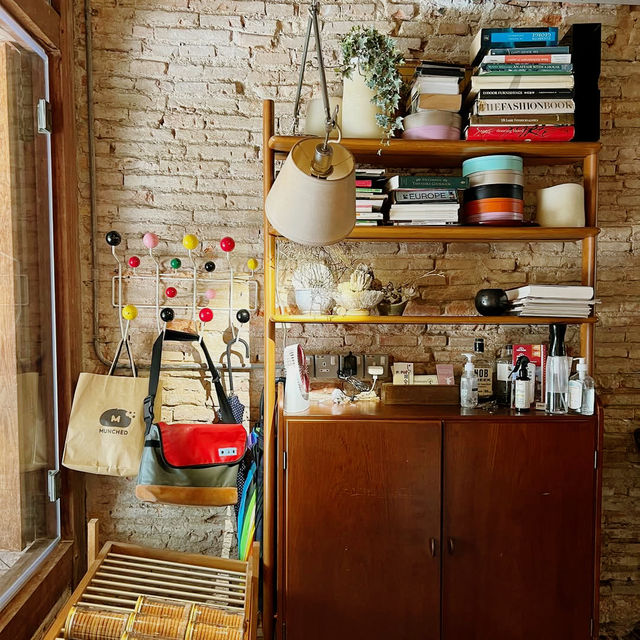 A Hidden Gem of Comfort and Craft