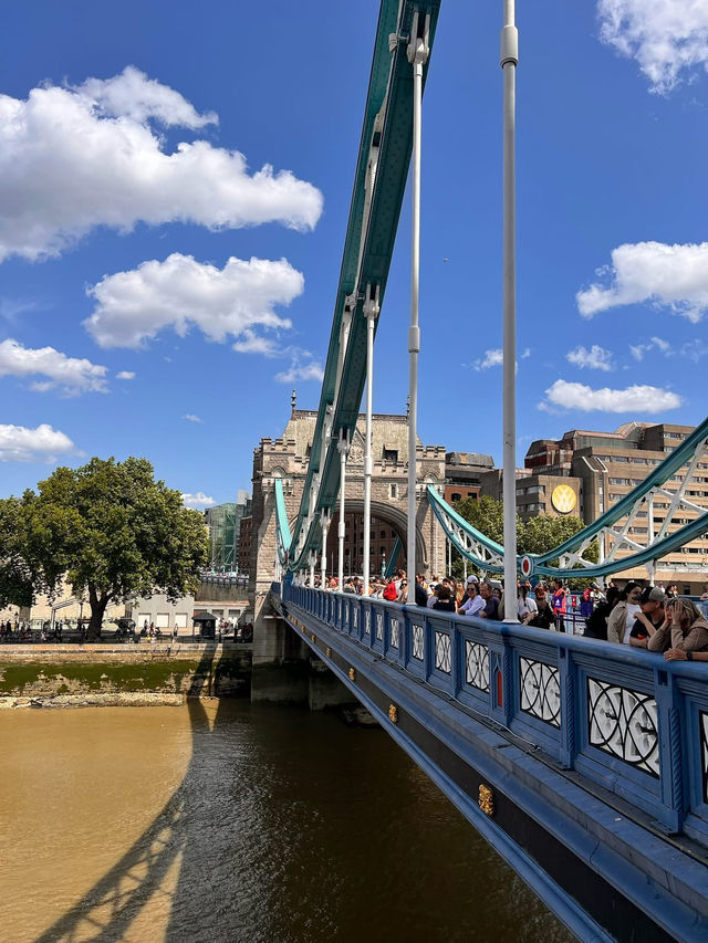 初めてのロンドンブリッジ、感動しました！🌉🇬🇧