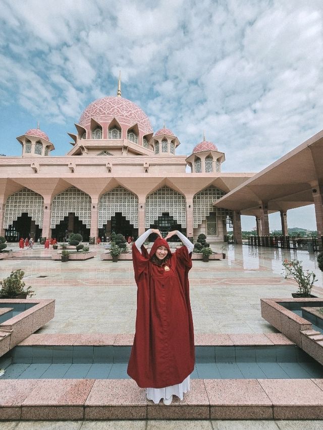 Pretty in Pink - A Visit to Putra Mosque, Putrajaya 🕌📸