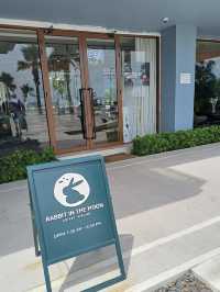 Rabbit in the Moon ร้านกาแฟสวยหาดจอมเทียน