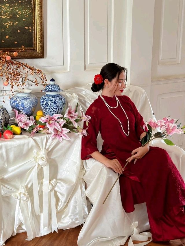 Quán cà phê trang trí Tết cực sang không lo chen chúc ngay trung tâm Sài Gòn