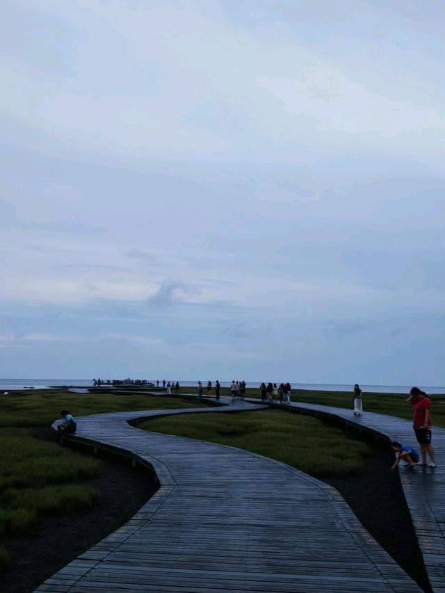 🌅 Gaomei Wetlands: Where the Sky Meets the Sea in Taichung