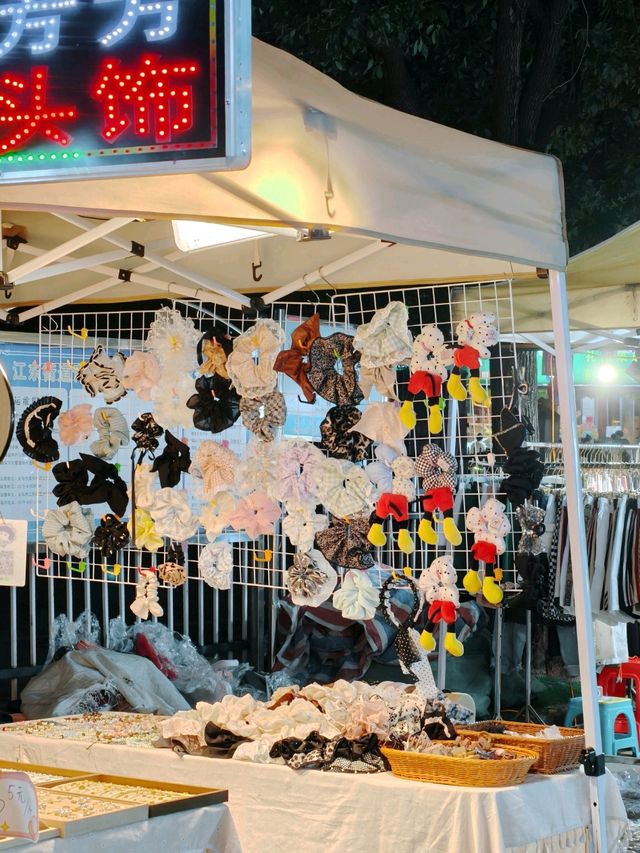A lively street food paradise in Yiwu (But watch your step! 😭)