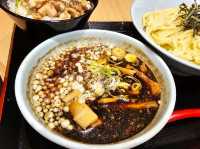 日本富山飽足系黑拉麵〔ガッツリ！えびす〕，醬油湯濃麵人氣店🍜