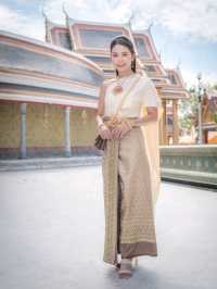  ใส่ชุดไทยไปวัดราชบพิธฯ
