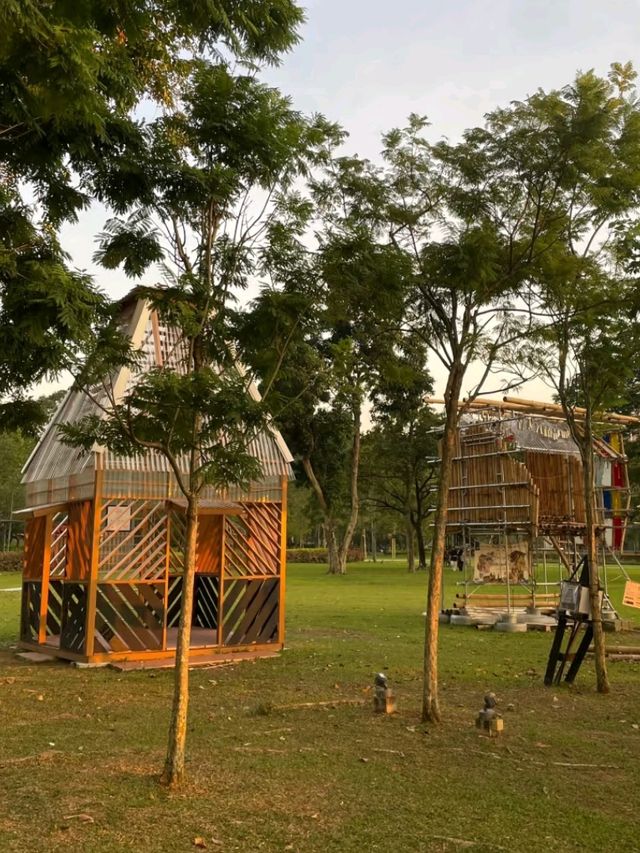 🚣‍♀️🌳 Lake Titiwangsa – KL’s Coolest Lakeside Playground! 🌊🌞