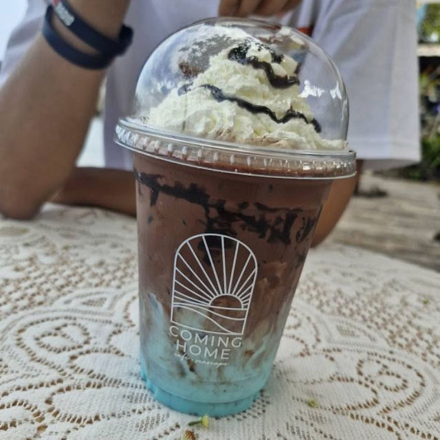 📍 Coming Home Café – ราไวย์ ภูเก็ต 
