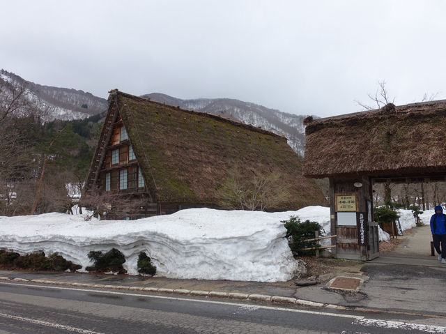 🏔️ Shirakawa-go – A Timeless Village That Took My Breath Away