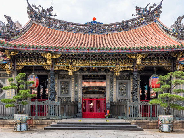 艋舺精神象徵：台北龍山寺240年建築與信仰巡禮