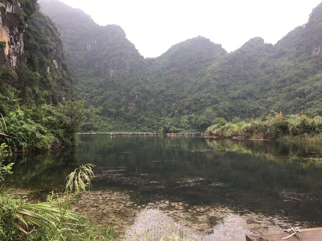 🚣‍♀️✨ Tranquility in Trang An – A Scenic River Rafting Experience in Vietnam
