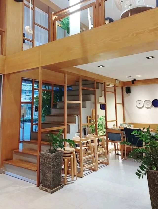 Kin Cafe' Lampang เป็นคาเฟ่และร้านอาหารนิยมลำปาง