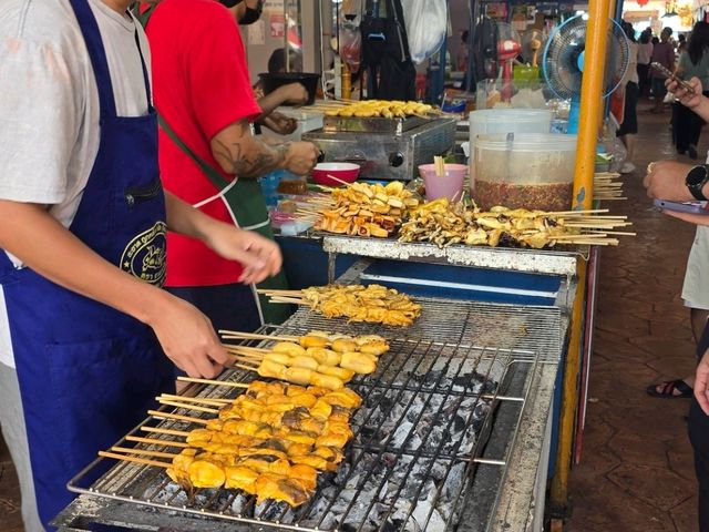 ร้าน หมึก ชิ้น ย่าง ร้านขายดีตลาดริมน้ำวัดศาลเจ้า