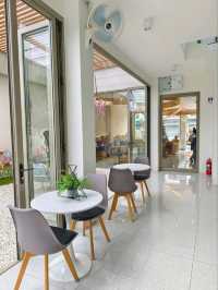 EMQUARTER CAFE 