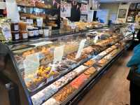역사와 전통이 공유하는 맛집!! Olsen's Danish Village Bakery!! 