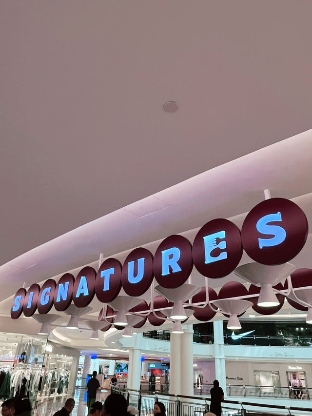 The Signatures Foodcourt at KLCC: Must-Visit Culinary Spot with Park Views 