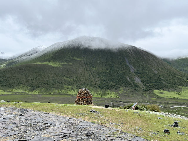 🌈 Kangding’s Muya Holy Land – Where Summer Brings Snow & Rainbows ❄️🐾