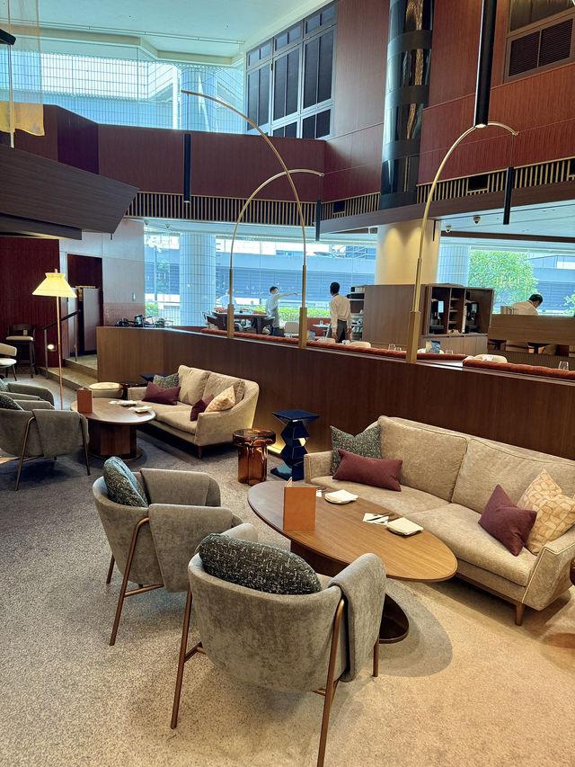 Summer Mocktail at a Stunning Lounge 🍵🍑