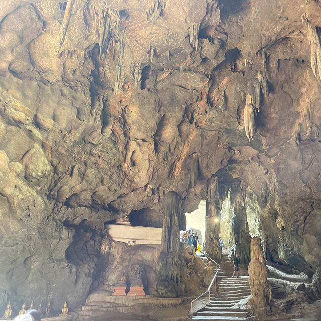 ถ้ำเขาหลวง  เพชรบุรี
