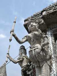 ชวนเที่ยวโบสถ์สีขาวที่ประดับด้วยเปลือกหอยนับล้าน