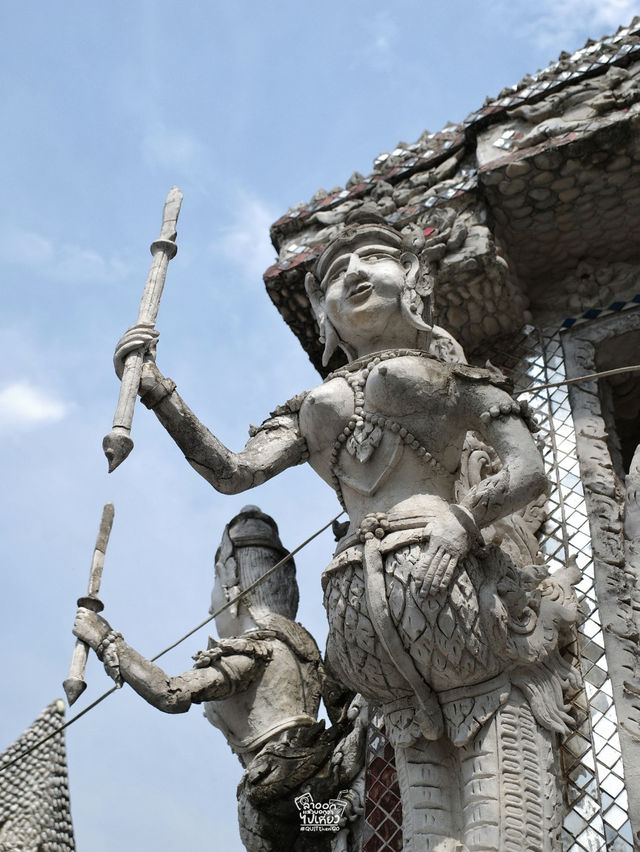 ชวนเที่ยวโบสถ์สีขาวที่ประดับด้วยเปลือกหอยนับล้าน