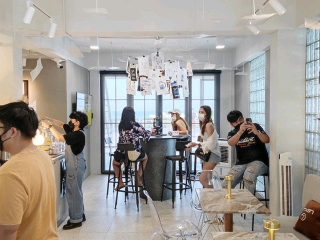 ☕ : Hidden Lab Cafe  คาเฟ่บางแสน ชลบุรี