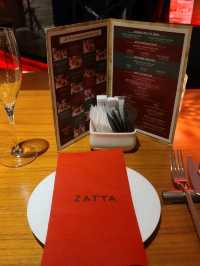 라이브공연이 펼쳐지는 힐튼도쿄(ヒルトン東京) バー＆ラウンジ ZATTA(바&라운지)