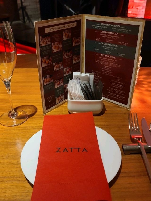 라이브공연이 펼쳐지는 힐튼도쿄(ヒルトン東京) バー＆ラウンジ ZATTA(바&라운지)
