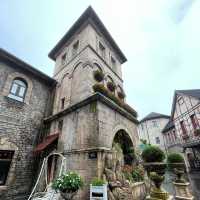 🏰 Lost in France… but in Vietnam?!