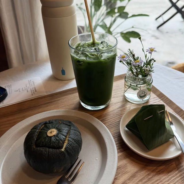 Little Tree Grocery คาเฟ่เล็ก ๆ บรรยากาศอบอุ่น 