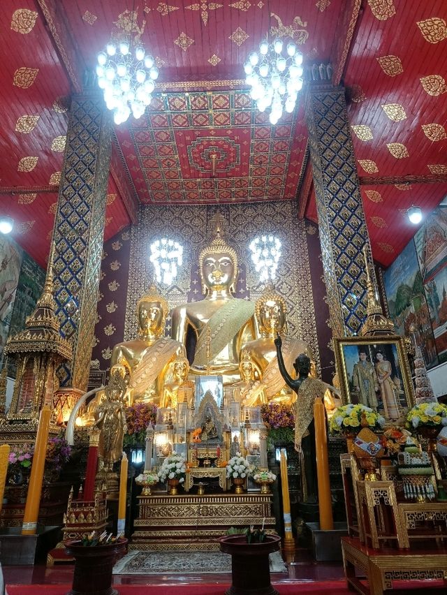 พระธาตุหริภุญชัย...จังหวัดลำพูน