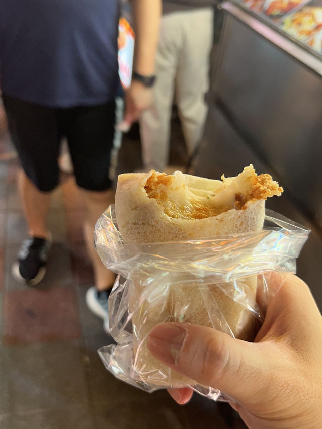 🏮 Raohe Street Night Market – A Flavor-Packed Night in Taipei 🌙🍢