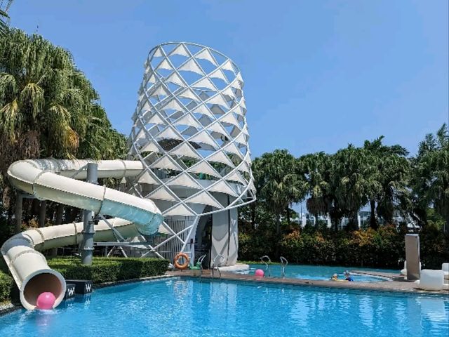 Vibrant Vibes & Island Glam – My Poolside Stay at W Singapore Sentosa Cove