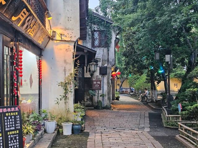 Zhouzhuang Water Town (Jiangsu)